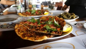 Ardahan'nın Meşhur Kaz etinden Yapılan Kazmacun lahmacuna büyük ilgi