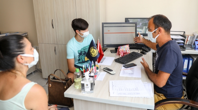 Buca’da LGS Tercih Günleri gençleri yalnız bırakmadı