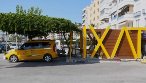 Kuşadası'nda Taksi Duraklarına Modern Dokunuş