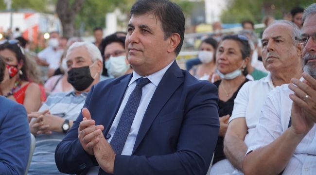 Neptün Soyer ve Buket Uzuner Karşıyakalılarla buluştu
