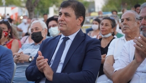 Neptün Soyer ve Buket Uzuner Karşıyakalılarla buluştu