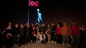 Başkan Tugay Zafer Yürüyüşü’ne katıldı