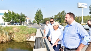 Başkan Utku Gümrükçü Koku Sorunu için Sahaya İndi