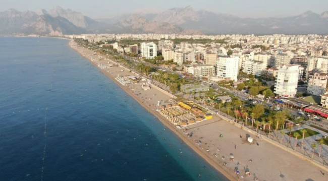 Dünyaca ünlü 'Konyaaltı Sahili' açık hava oteline döndü