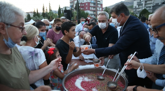 Karşıyaka’da aşure bereketiKarşıyaka’da aşure bereketi
