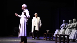 Tiyatronun azizlerinden Kuşadasın'da muhteşem performans