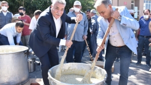 Başkan Tekin, keşkek dövdü