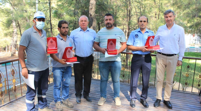 Basşkan Karakayalı'dan Zabıta personeline plaket 