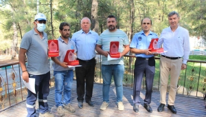 Basşkan Karakayalı'dan Zabıta personeline plaket 