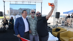 Batur, İzmir’den barış ve iktidar mesajı verdi