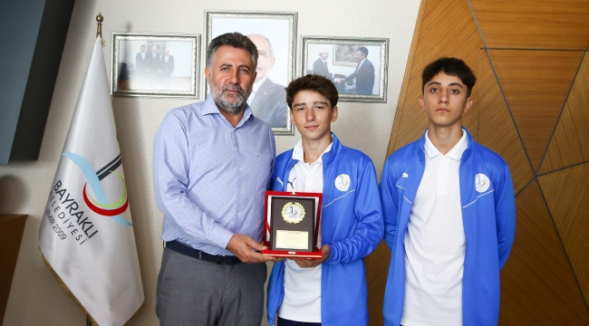 BAYRAKLI BELEDİYESİ ÖDÜLE DOYMUYOR