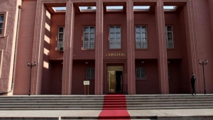 Israrcı aşığın başını evlenme teklifi yaktı!