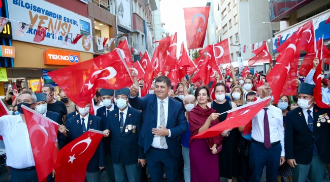 Karşıyaka’da 9 Eylül’e coşkulu kutlama