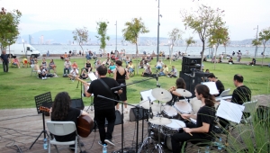 Karşıyaka’da açık havada müzik şöleni başladı