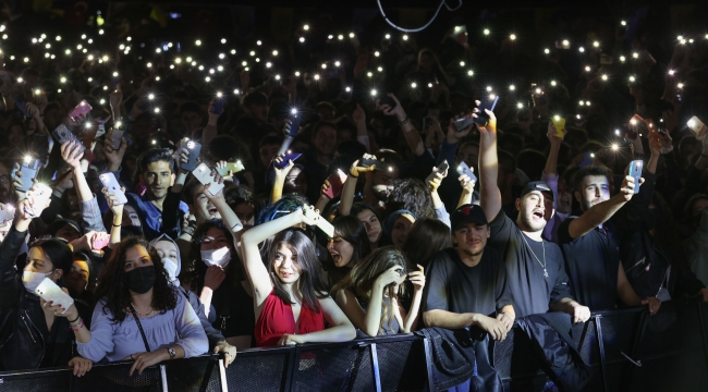 Binlerce İzmirli Buca’da Gripin konserinde buluştu