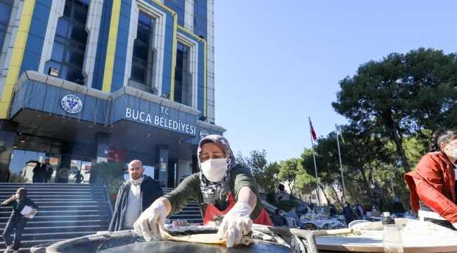 Buca'da köylüden halka satış pazarı