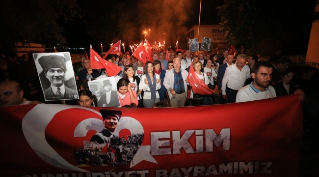 Cumhuriyetin Işıkları Efes Selçuk Sokaklarında