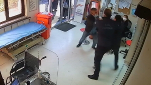 Eşrefpaşa Hastanesi çalışanlarına saldırı protesto edildi