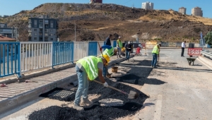 Karşıyaka ve Karabağlar'da yağmur suyu hattı çalışmaları sürüyor