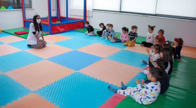 Karşıyakalı miniklere hayvan sevgisi aşılanıyor