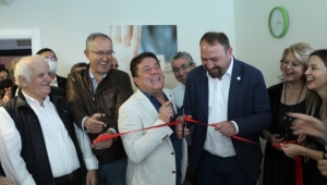 Siyaset üstü dayanışma İki rakip birlikte kurdele kesti…