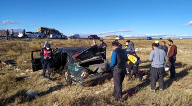 Tarlaya uçan otomobil hurdaya döndü: 2 yaralı