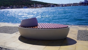 Yeni banklar Çeşme’ye çok yakıştı!
