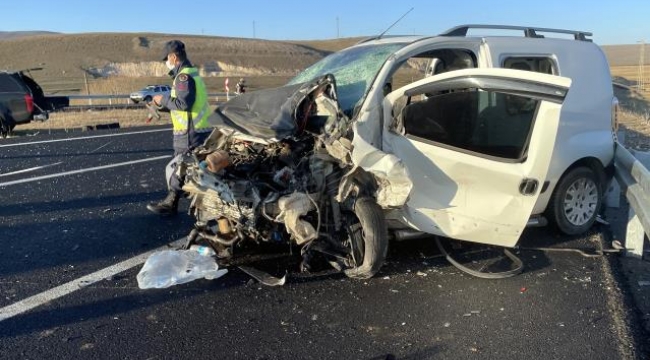  Ardahan'da iki otomobilin çarpışması sonucu 1 kişi öldü, 5 kişi yaralandı