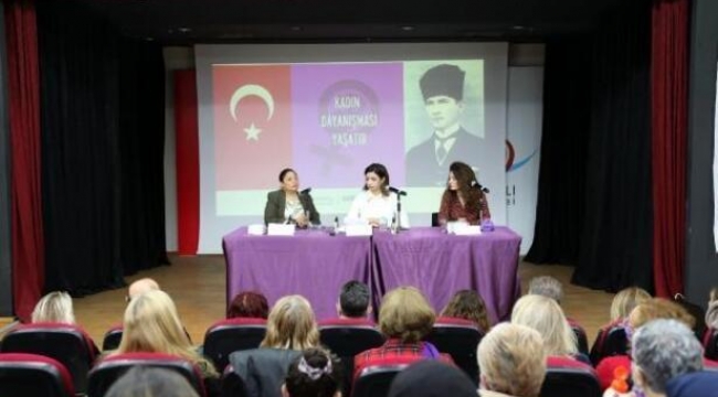 Bayraklı'da 'Kadın Dayanışması Yaşatır' paneli düzenlendi
