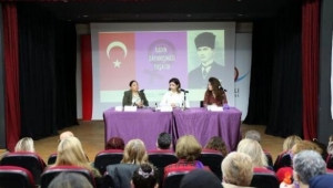 Bayraklı'da 'Kadın Dayanışması Yaşatır' paneli düzenlendi