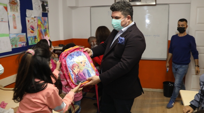 Buca Belediyesi’nden öğrencilere kırtasiye desteği
