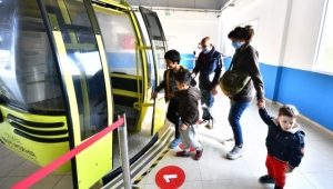 Çocuklar ara tatilin keyfini Teleferik Tesisleri'nde çıkardı
