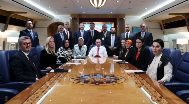 Cumhurbaşkanı Erdoğan, Türkmenistan ziyareti dönüşünde uçakta gazetecilerin sorularını yanıtladı