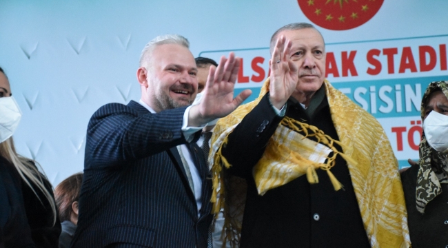MENEMEN ‘REİS’İNİ BAĞRINA BASTI