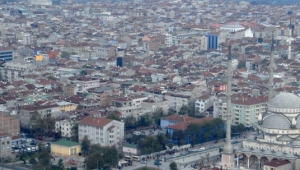 Sultangazi'de bir binanın çatısı uçtu!