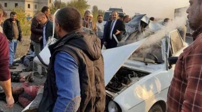 Tır otomobile çarptı yaralanan 5 kişiden 2'si öldü