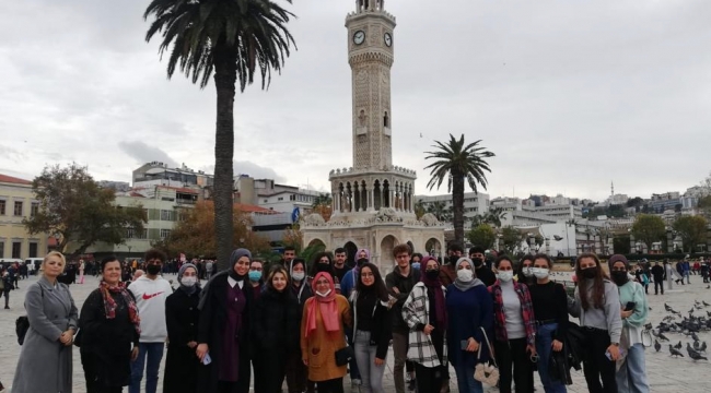 Barınma desteği sunulan üniversitelilere kent turları