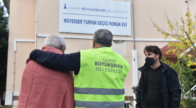 Dondurucu soğuklarda evsizlere İzmir Büyükşehir Belediyesi kucak açıyor