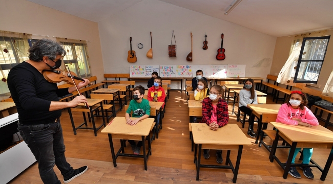 Köy çocukları müzikle hayallerine kavuştu