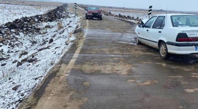 Otomobiller çarpıştı: 1'i bebek, 2'si çocuk 10 yaralı