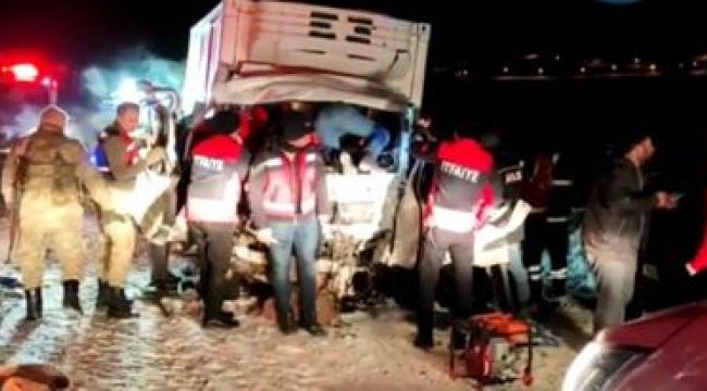 Ardahan'da Dehşet verici kaza iki kamyonet çarpıştı 5 yaralı