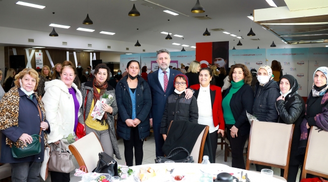 ' Demokrat Kadınlar' Bayraklı'da buluştu