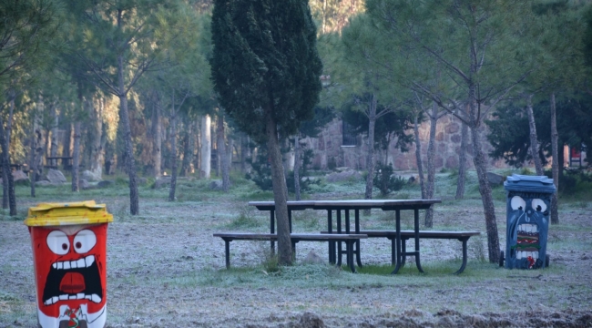 İzmir’de parklara renk geldi