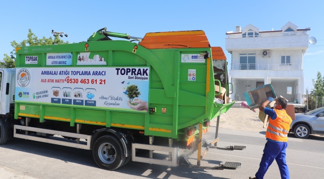 Karaburun’da atıklar kaynağında ayrışıyor