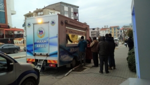 Soğuk Kış Günlerinde Çorba ve Çaylar Kemalpaşa Belediyesinden