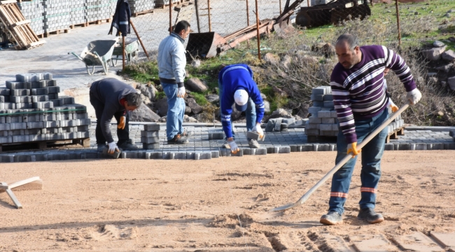 Çukurköy yollarına parke taşı döşendi