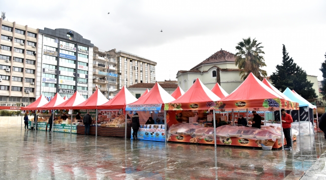 Cumhuriyet Meydanı’nda kurulan tezgahlar kaldırıldı