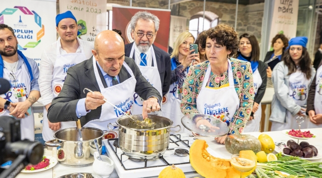 Başkan Soyer sağlıklı beslenmeye dikkat çekmek için mutfağa girdi