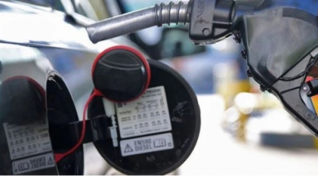 Benzin ve motorine bu gece de zam geliyor