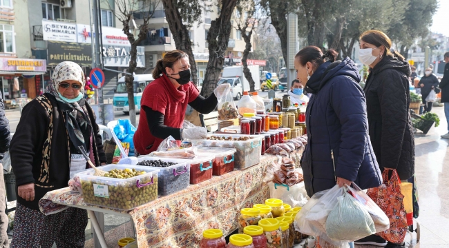  Buca’da kadınlar üretiyor, tüketicinin yüzü gülüyor